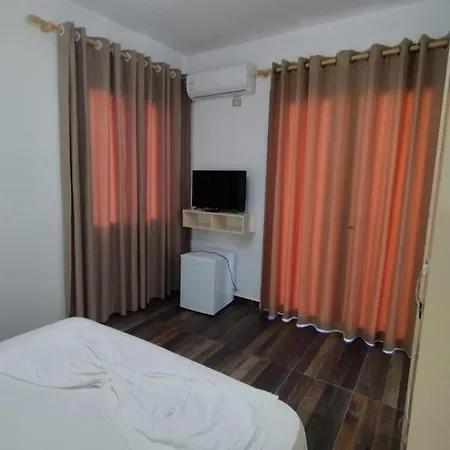 Guesthouse * فلورا